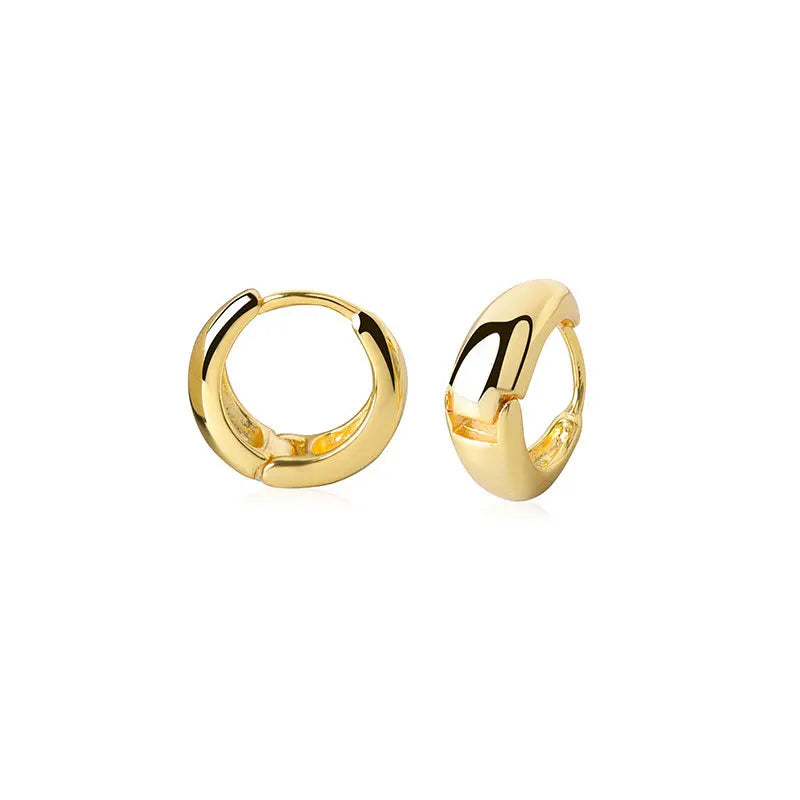 Arracadas Huggie Modernas: Elegancia Minimalista en Tres Tonos