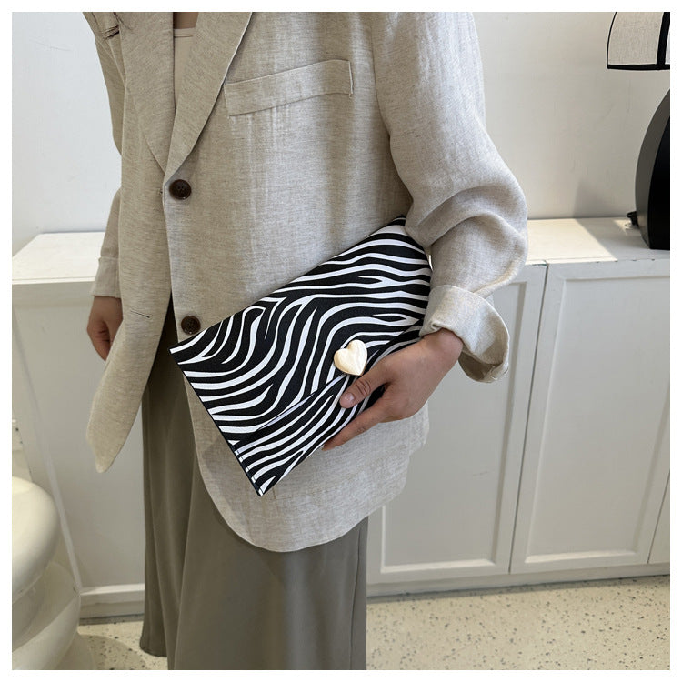 Colección Wild Heart: Sobres de Mano con Estampado Animal