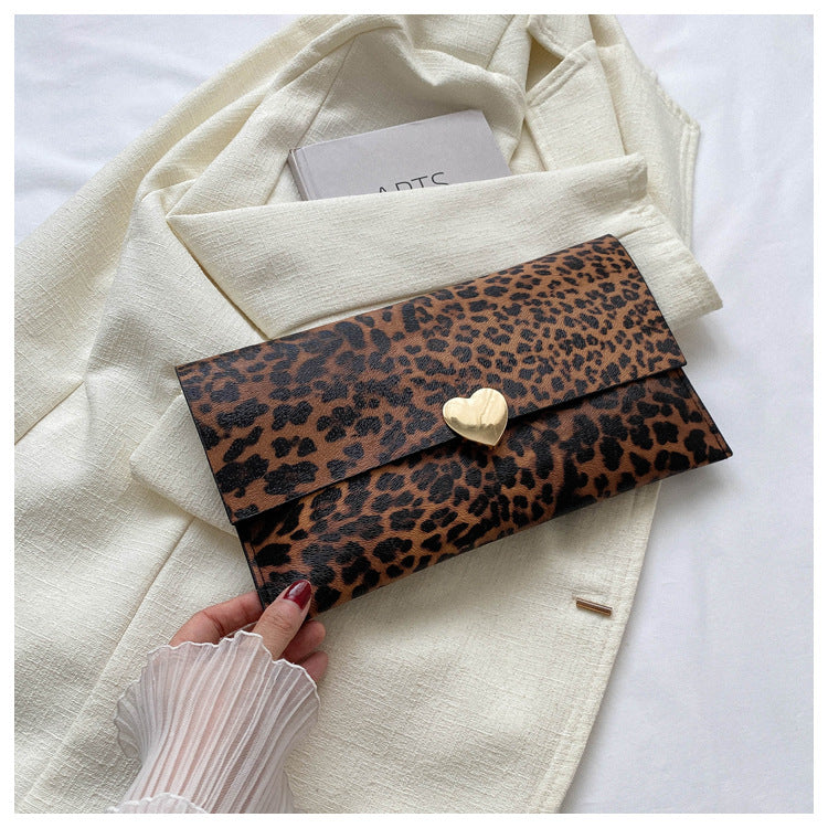 Colección Wild Heart: Sobres de Mano con Estampado Animal