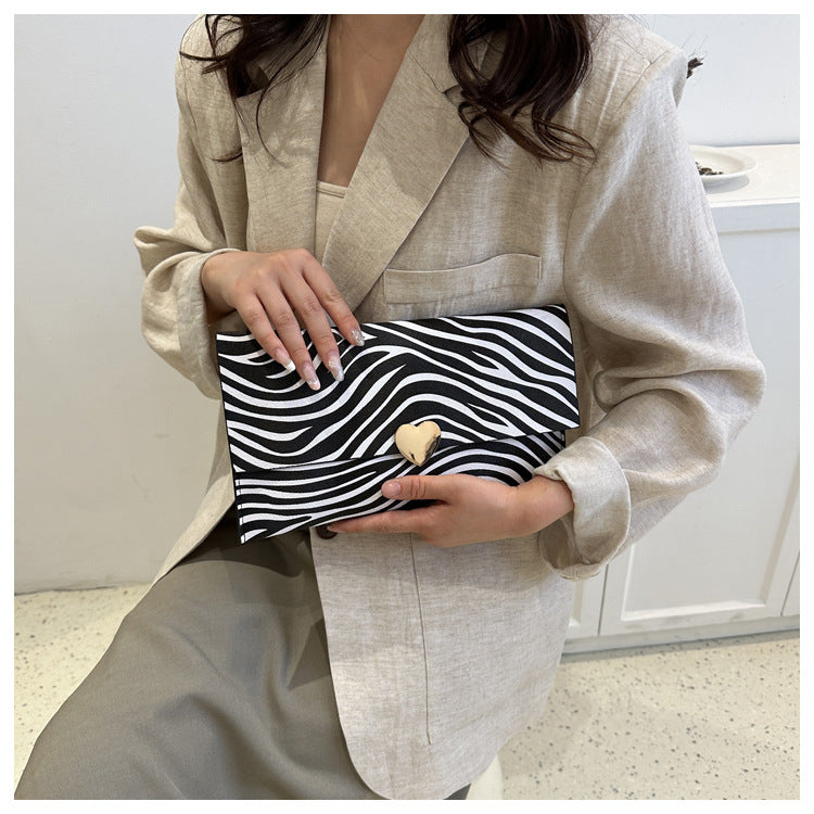 Colección Wild Heart: Sobres de Mano con Estampado Animal