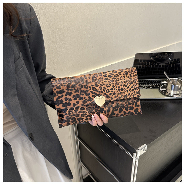 Colección Wild Heart: Sobres de Mano con Estampado Animal