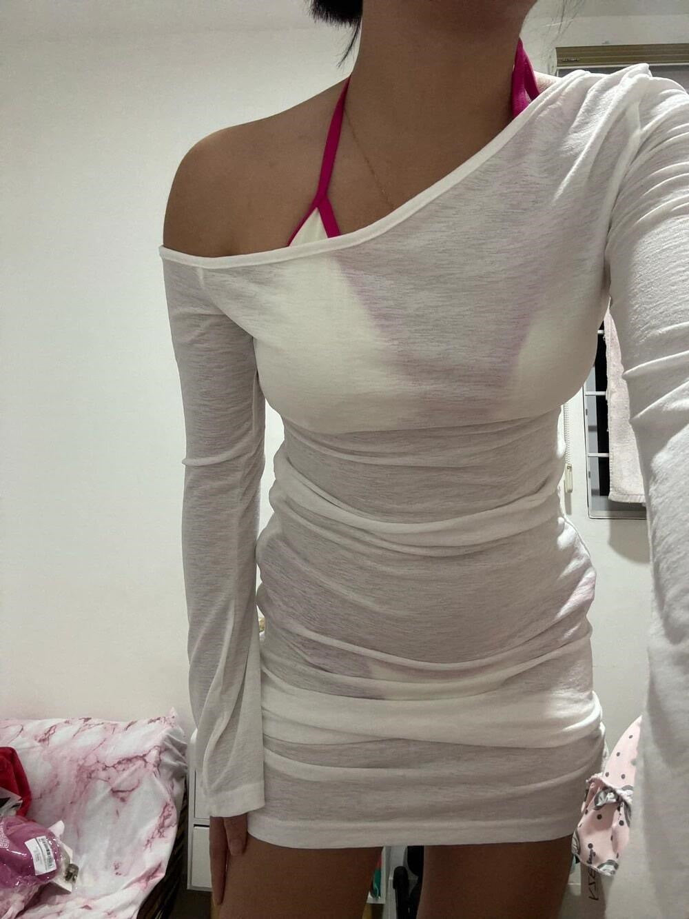 Vestido Mini Playero Fruncido de Manga Larga con Escote Asimétrico Cut-Out