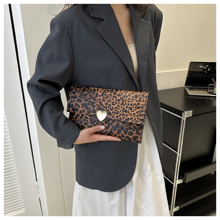 Colección Wild Heart: Sobres de Mano con Estampado Animal