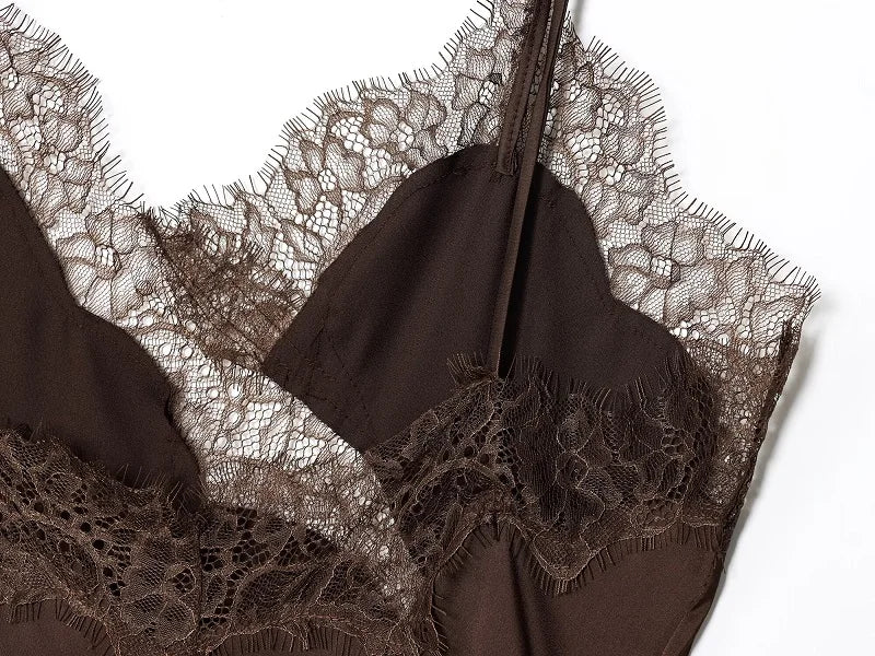 Alba - Vestido "Coco Lace": Vestido Lencero de Gasa Marrón con Encaje Asimétrico