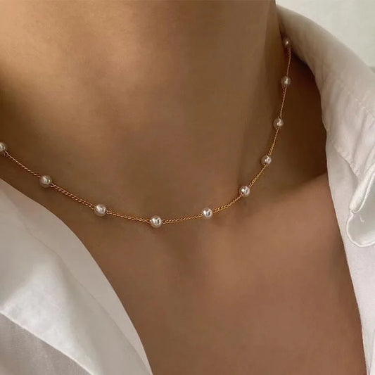 Collar Minimalista de Micro-Perlas y Eslabones de Oro