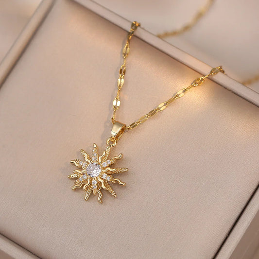 Collar Sol Celestial Gold: Un Toque de Brillo Diario