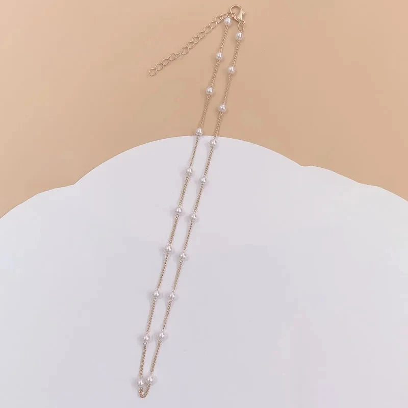 Collar Minimalista de Micro-Perlas y Eslabones de Oro