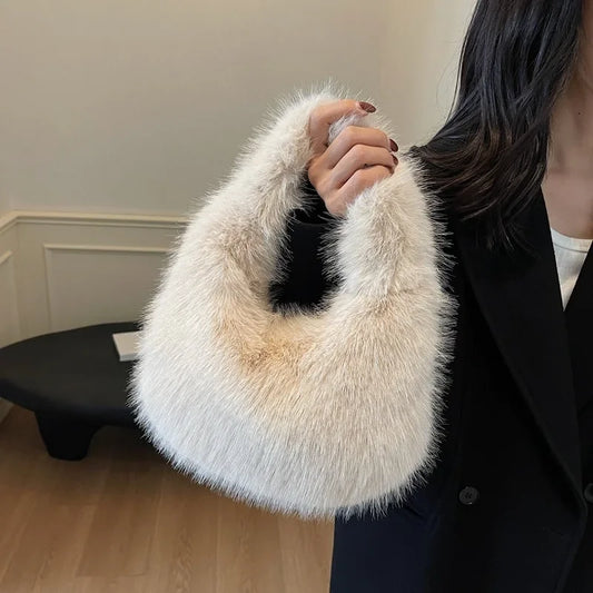 Bolso "Arctic Plush": Hobo de Pelo Sintético