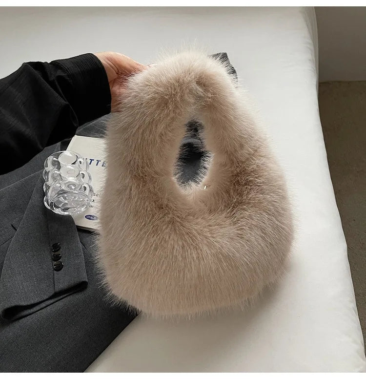 Bolso "Arctic Plush": Hobo de Pelo Sintético