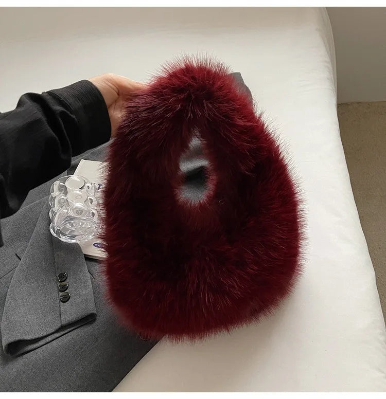 Bolso "Arctic Plush": Hobo de Pelo Sintético