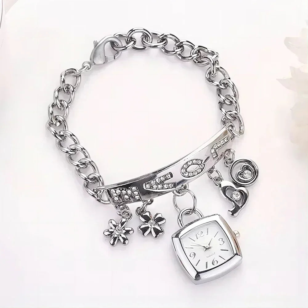 Reloj-Brazalete "Love Charms": Elegancia Juvenil con Dijes