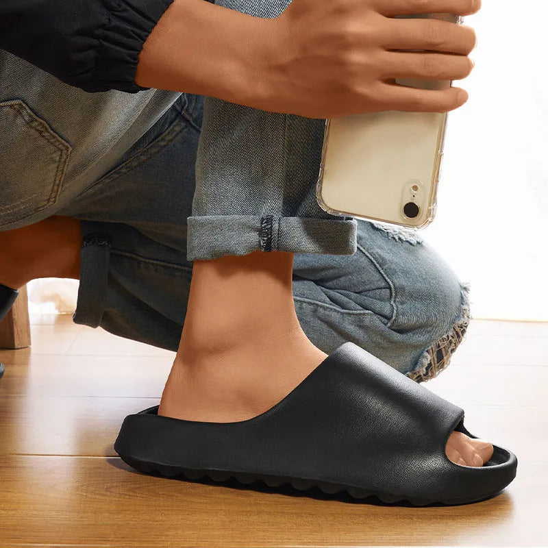 Sandalias Slide "CloudComfort" - Minimalismo y Suavidad