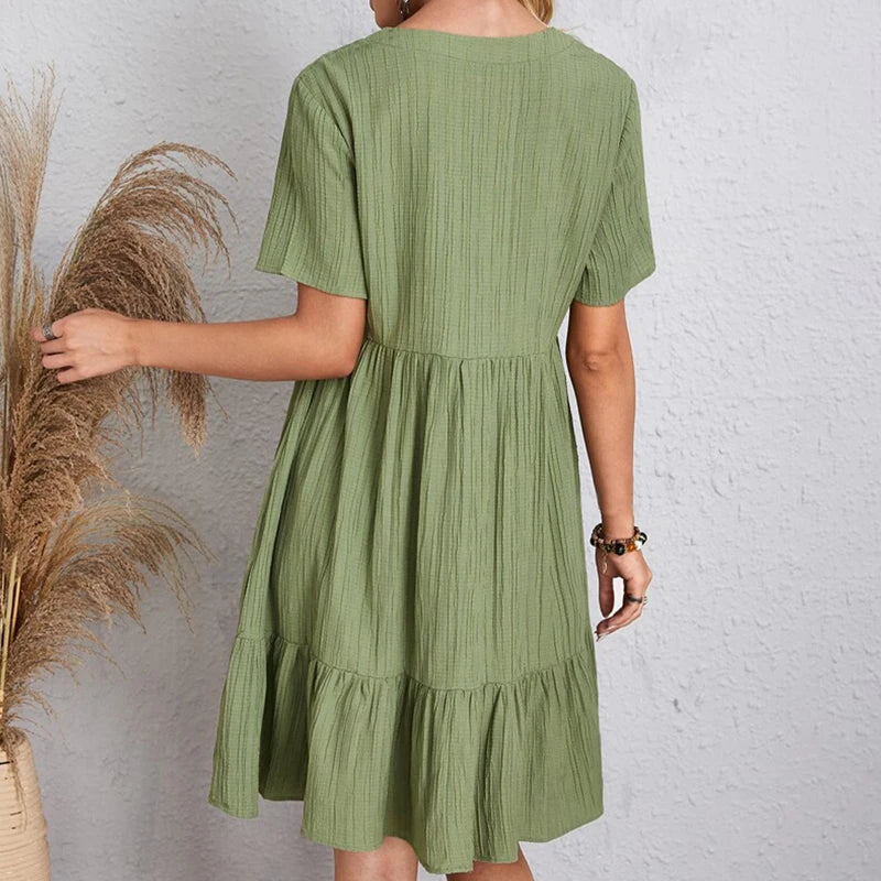 Vestido "Weekend Breeze": Vestido Mini de Algodón con Textura y Corte Babydoll