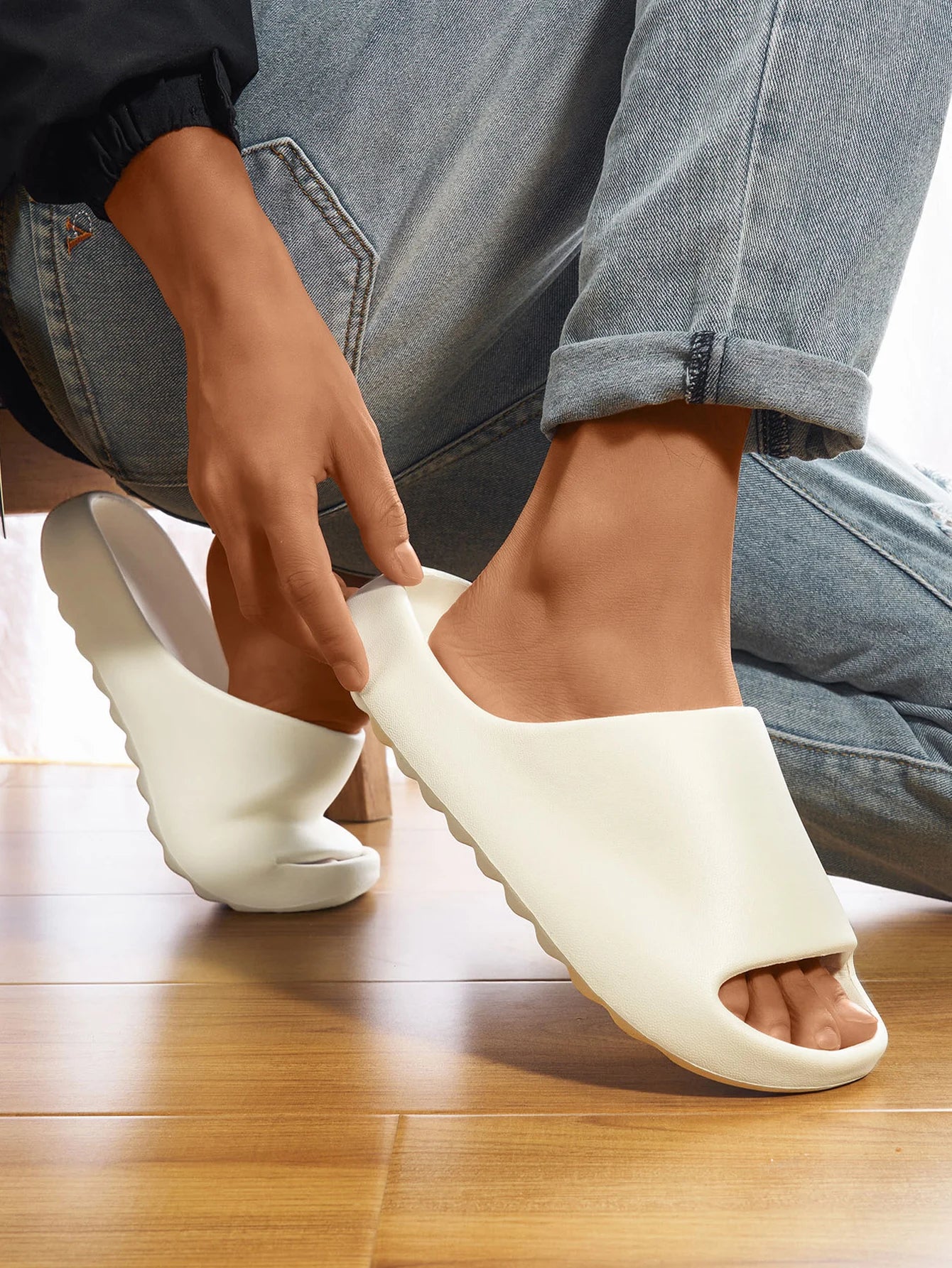 Sandalias Slide "CloudComfort" - Minimalismo y Suavidad